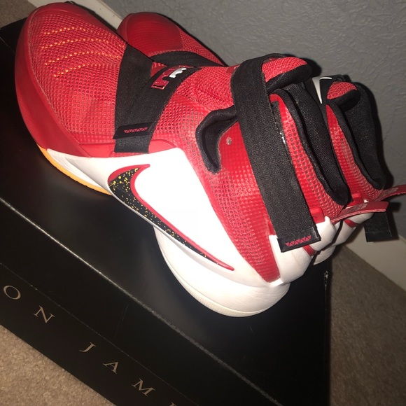 Nike Lebron James - Picture 3 of 6